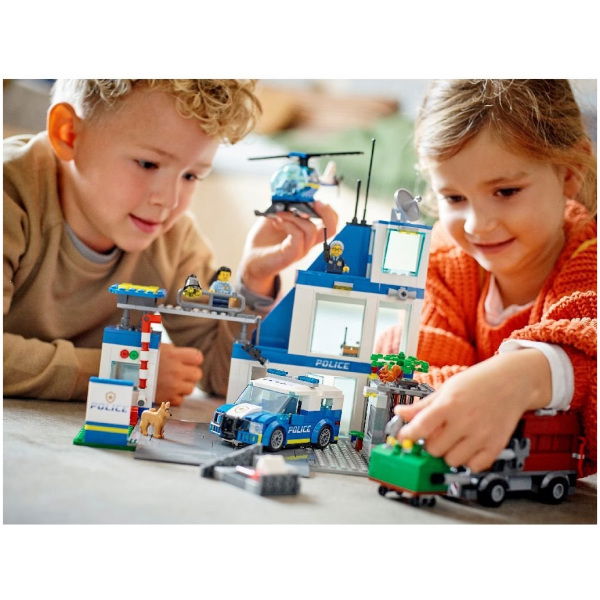 Lego City 60316 Politiebureau - Afbeelding 4